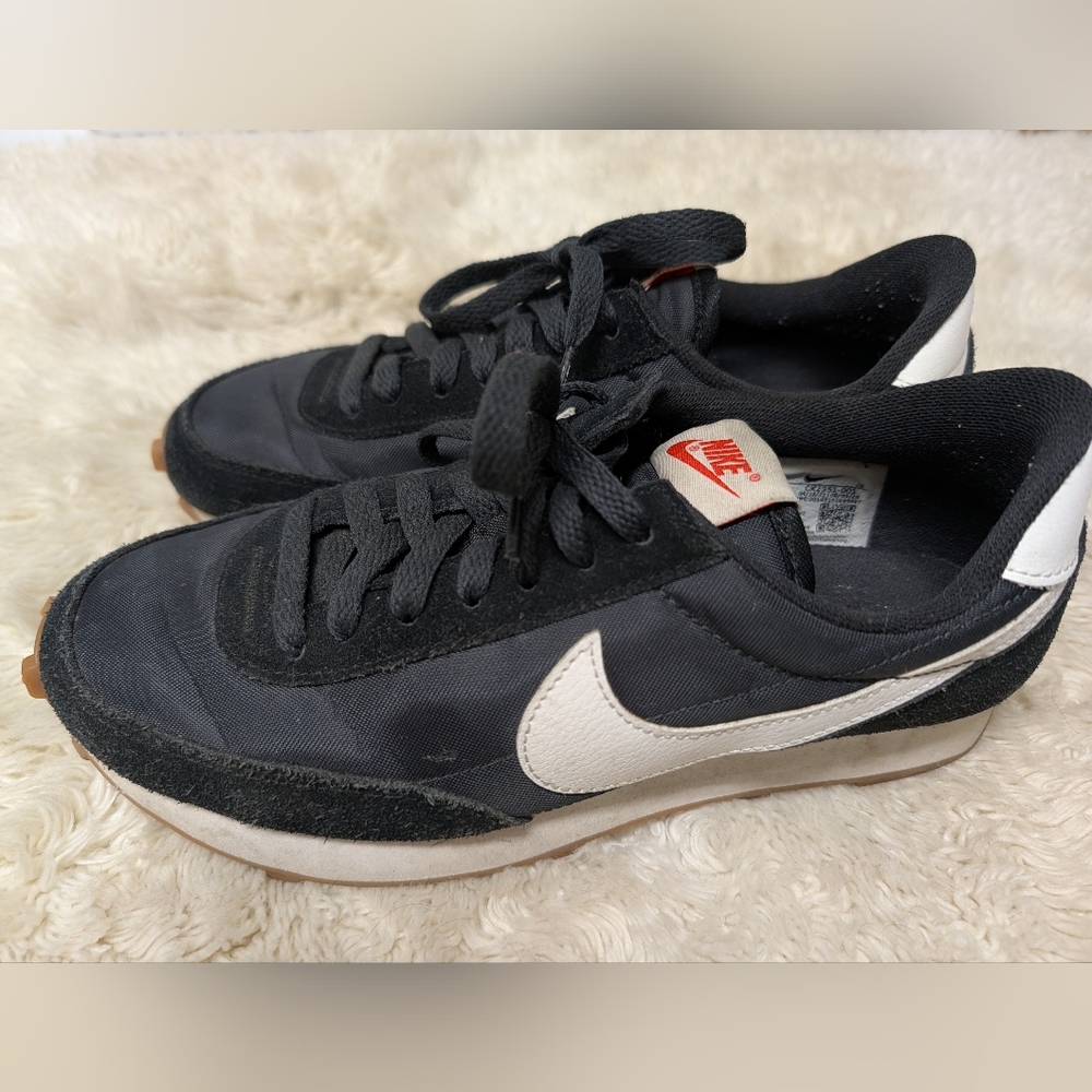 Nike Daybreak Women Sneakers